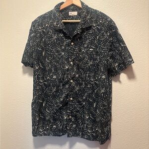 Men's Black and White Patterned Shirt Camp Collar